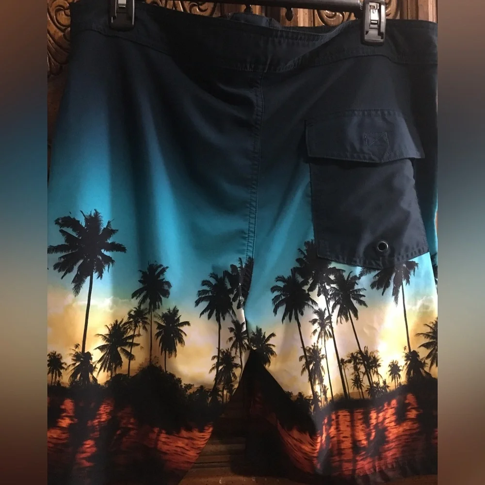 Mens Tropical Surf 🏄‍♂️ shorts - Picture 9 of 10